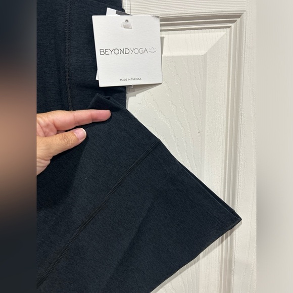 Beyond Yoga Women's XS Spacedye Versatility Pocket Bootcut Pant Black NWT - Picture 4 of 7